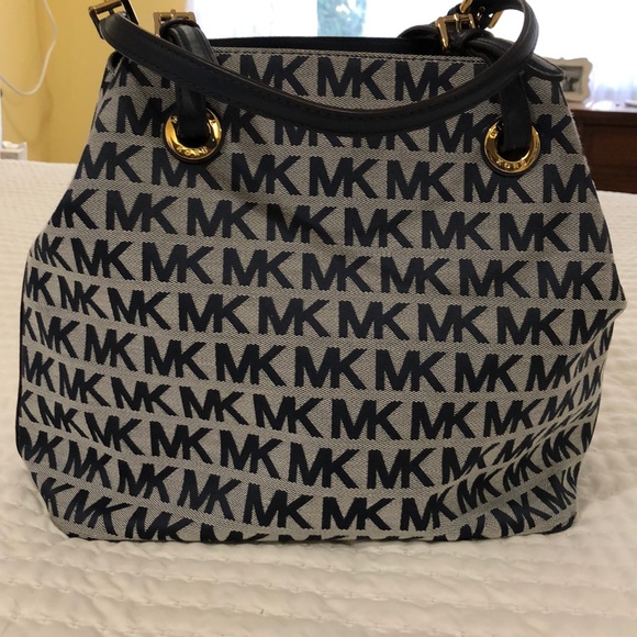 Michael Kors Handbags - ⬇️ Michael Kors bag NWOT
